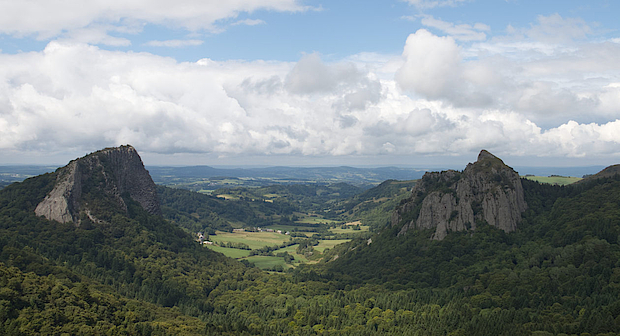 Roche Tulliére mit seinem Balsalt-Steinbruch und dem Roche Sanadoire
