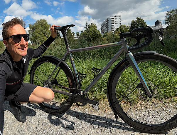 Lukas vom Velokurier mit seine Skinfaxi