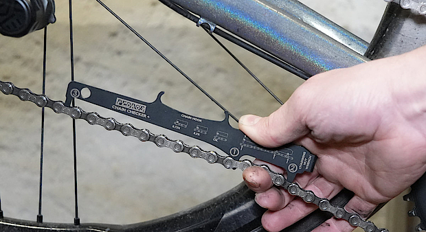 Kette mit Chain Checker 2 Verschleisslehre prüfen gehört zu jedem Frühlingscheck Frühligscheck - Kette mit Verschleislehre prüfen