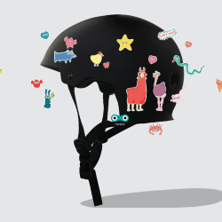 Reflektierende Sticker Superhero von Rainette cool auf dem Helm